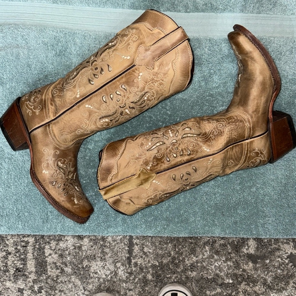 Tan Heeled Boots with Floral Embroidery